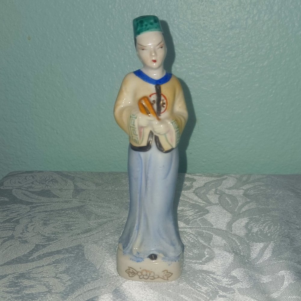 Vintage ca.1945 - 1952 Occupied Japan Asian Women Figurine